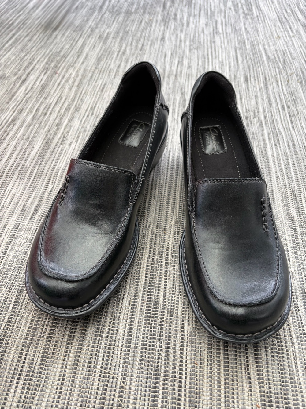 Clarks Artisan Black Leather Loafers 9W Business Casual Quiet Luxury Comfort NEW